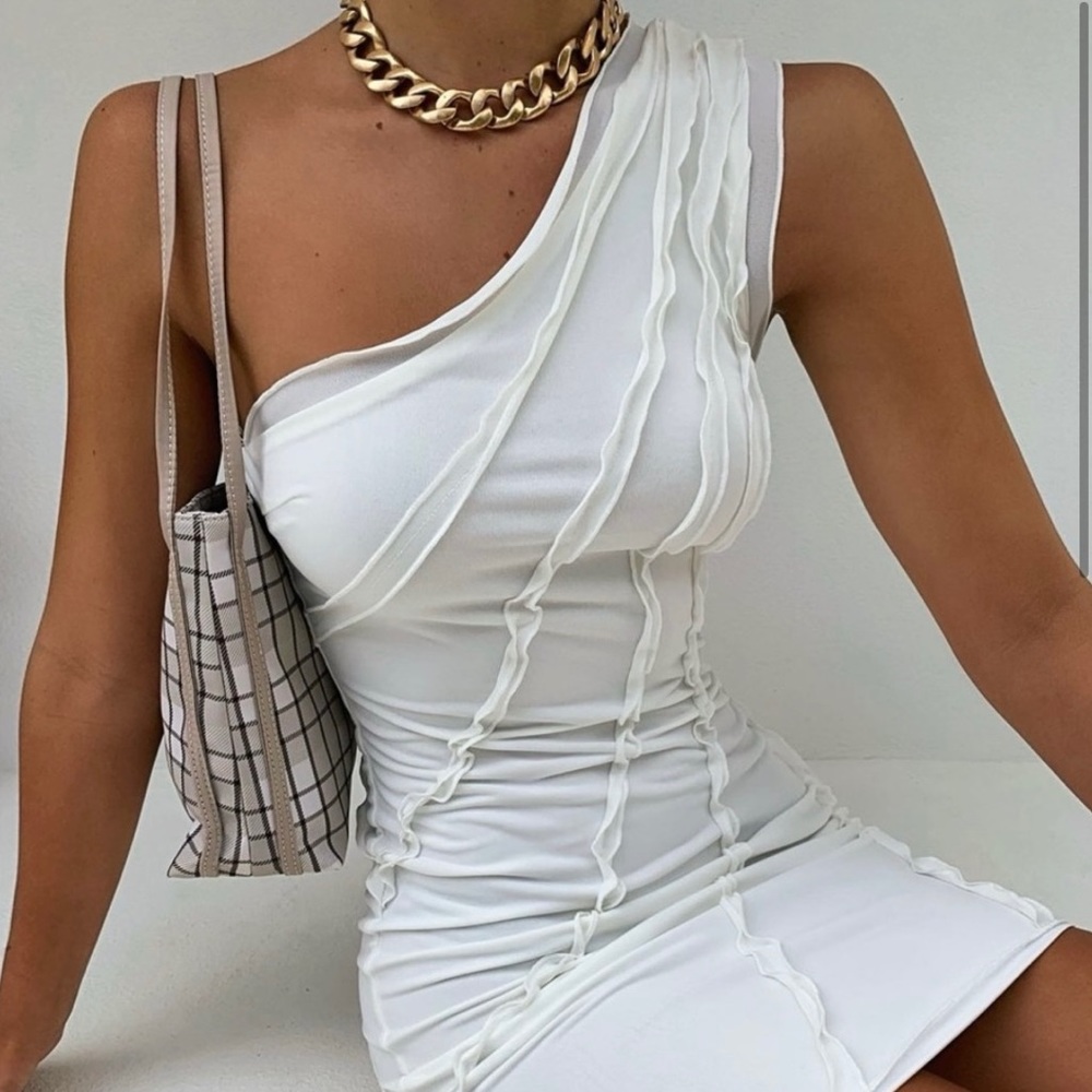 NWOT Tiger Mist White One Shoulder Ruffle Mini Dress
